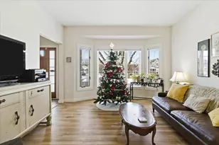 8925 Belvedere Dr, Eden Prairie, MN 55347 - Photo 3