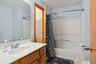 2085 Gresham Ave N, Oakdale, MN 55128 - Photo 27