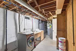 2057 Giesmann St, Roseville, MN 55113 - Photo 25