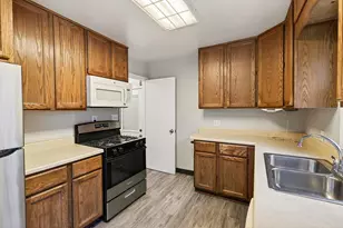 2057 Giesmann St, Roseville, MN 55113 - Photo 9