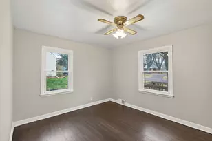 2057 Giesmann St, Roseville, MN 55113 - Photo 15