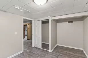 2057 Giesmann St, Roseville, MN 55113 - Photo 29