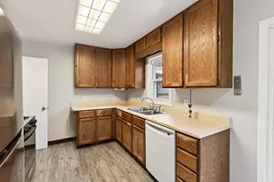 2057 Giesmann St, Roseville, MN 55113 - Photo 9