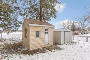 1305 4th St SW, Austin, MN 55912 - Photo 3