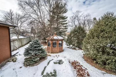 10512 Quebec Road, Bloomington, MN 55438 - Photo 9