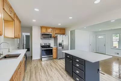 6807 Quail Avenue N, Brooklyn Center, MN 55429 - Photo 11