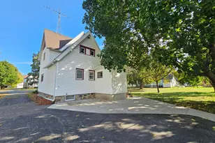 630 Mowbray St, Stewart, MN 55385 - Photo 5