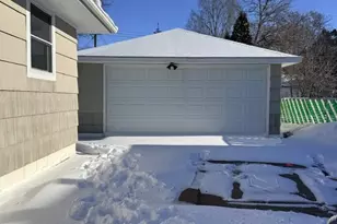 6436 Indiana Ave N, Brooklyn Center, MN 55429 - Photo 21