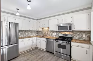 8940 Neill Lake Rd, Eden Prairie, MN 55347 - Photo 11