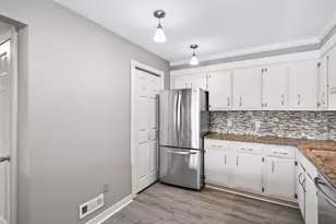 8940 Neill Lake Rd, Eden Prairie, MN 55347 - Photo 7