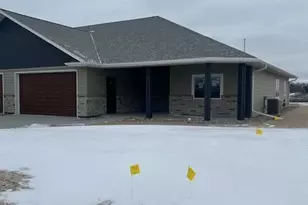 2555 Sutherland Dr, Worthington, MN 56187 - Photo 3