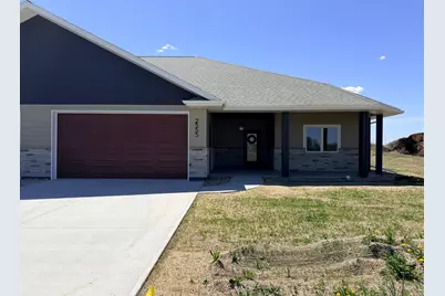 2555 Sutherland Dr, Worthington, MN 56187 - Photo 1