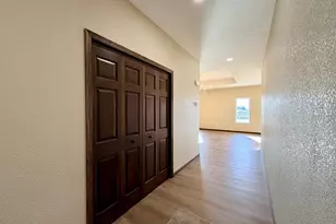 2555 Sutherland Dr, Worthington, MN 56187 - Photo 3
