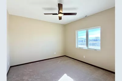 2555 Sutherland Dr, Worthington, MN 56187 - Photo 5