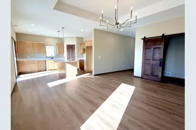 2555 Sutherland Dr, Worthington, MN 56187 - Photo 7