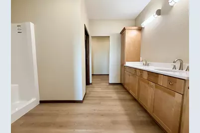 2555 Sutherland Dr, Worthington, MN 56187 - Photo 11