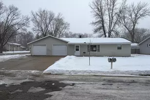 801 14th Ave SW, Willmar, MN 56201 - Photo 3