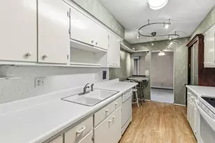 2710 Dale St N, Roseville, MN 55113 - Photo 9
