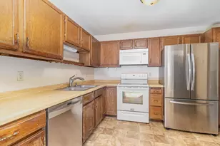 5157 Balmoral Ln, Bloomington, MN 55437 - Photo 9