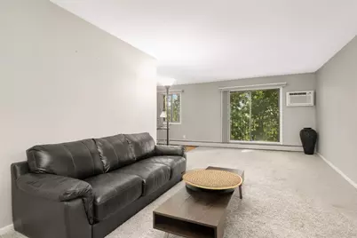 1304 W Medicine Lake Drive #202, Plymouth, MN 55441 - Photo 5