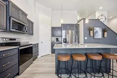 413 Hampton Drive W, Moorhead, MN 56560 - Photo 13