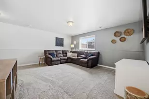 413 Hampton Dr W, Moorhead, MN 56560 - Photo 39