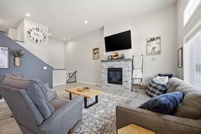 413 Hampton Drive W, Moorhead, MN 56560 - Photo 9