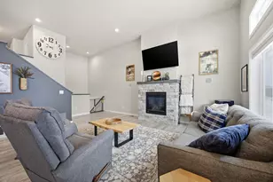 413 Hampton Dr W, Moorhead, MN 56560 - Photo 9