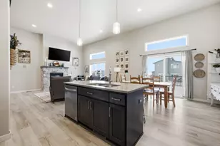 413 Hampton Dr W, Moorhead, MN 56560 - Photo 17