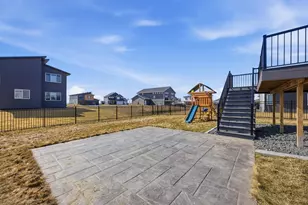 413 Hampton Dr W, Moorhead, MN 56560 - Photo 5