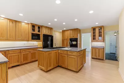 1611 Sumter Avenue N, Golden Valley, MN 55427 - Photo 3