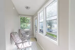 1651 4th St E, Saint Paul, MN 55106 - Photo 9