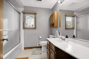 7501 W 100th St, Bloomington, MN 55438 - Photo 17