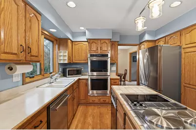 8593 Coachmans Lane, Eden Prairie, MN 55347 - Photo 11