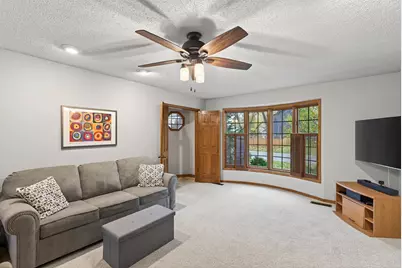 8593 Coachmans Lane, Eden Prairie, MN 55347 - Photo 7