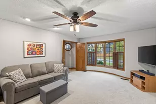 8593 Coachmans Ln, Eden Prairie, MN 55347 - Photo 7