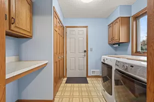 8593 Coachmans Ln, Eden Prairie, MN 55347 - Photo 23