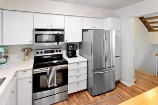 10686 Sherman Dr, Eden Prairie, MN 55347 - Photo 9