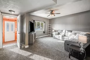 811 E 5th St, Blue Earth, MN 56013 - Photo 5