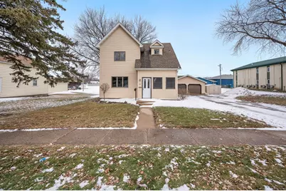 811 E 5th Street, Blue Earth, MN 56013 - Photo 1