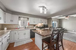 811 E 5th St, Blue Earth, MN 56013 - Photo 13