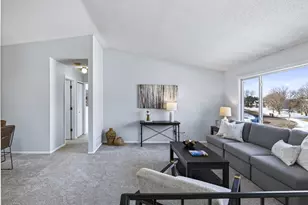 6830 Sandlewood Rd, Woodbury, MN 55125 - Photo 9