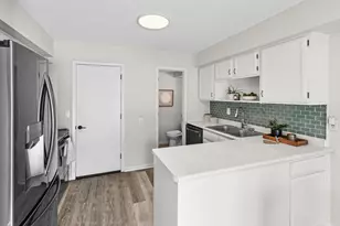 8527 W 97th St Cir, Bloomington, MN 55438 - Photo 9