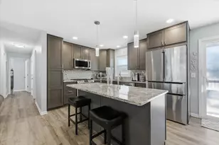 6424 Zealand Ave N, Brooklyn Park, MN 55428 - Photo 5