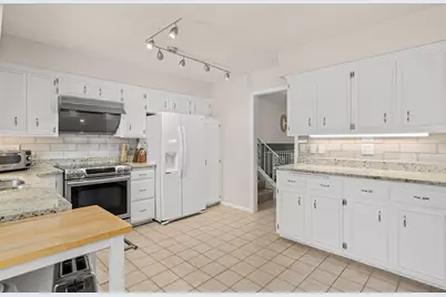 10316 Nesbitt Avenue S, Bloomington, MN 55437 - Photo 3