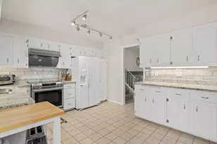 10316 Nesbitt Ave S, Bloomington, MN 55437 - Photo 3