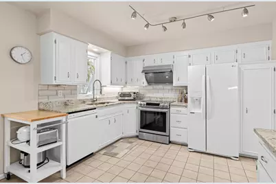 10316 Nesbitt Avenue S, Bloomington, MN 55437 - Photo 5