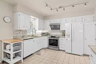 10316 Nesbitt Ave S, Bloomington, MN 55437 - Photo 5