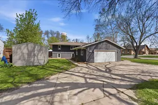900 13th Ave SW, Willmar, MN 56201 - Photo 3