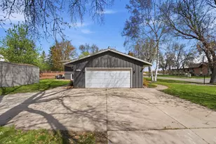 900 13th Ave SW, Willmar, MN 56201 - Photo 5
